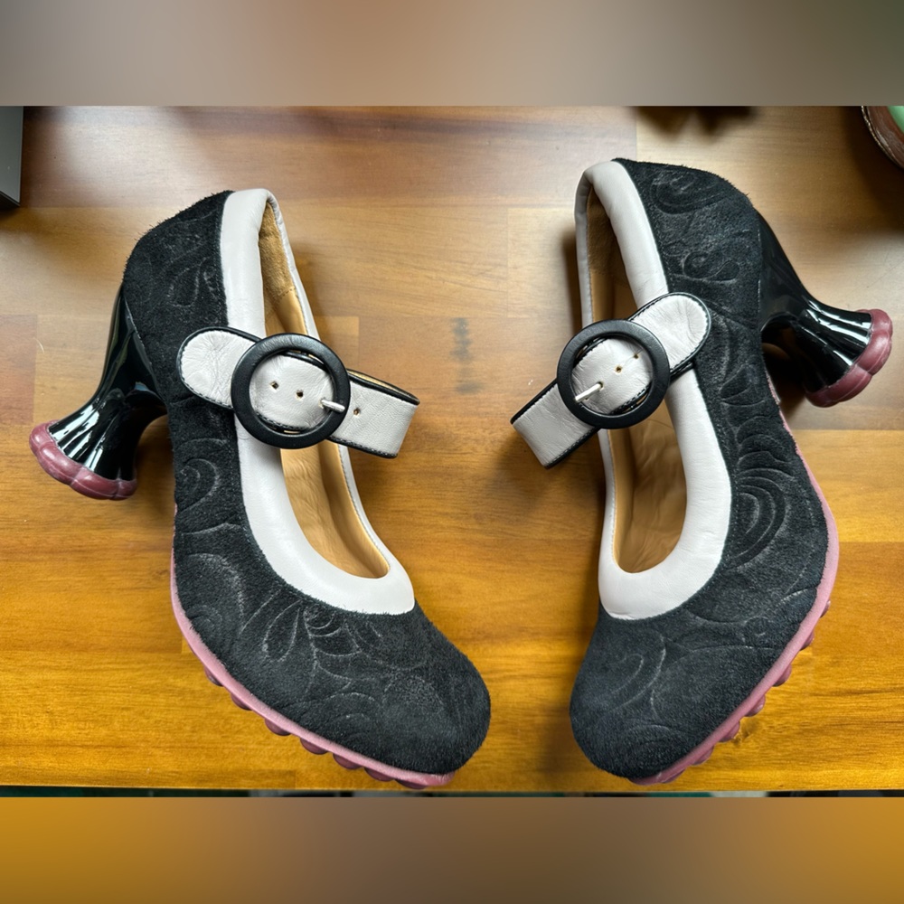 Fluevog NEARLY NEW Cosmos Ceres black suede and beige padded Mary Jane heel- 9.5 - Picture 8 of 16
